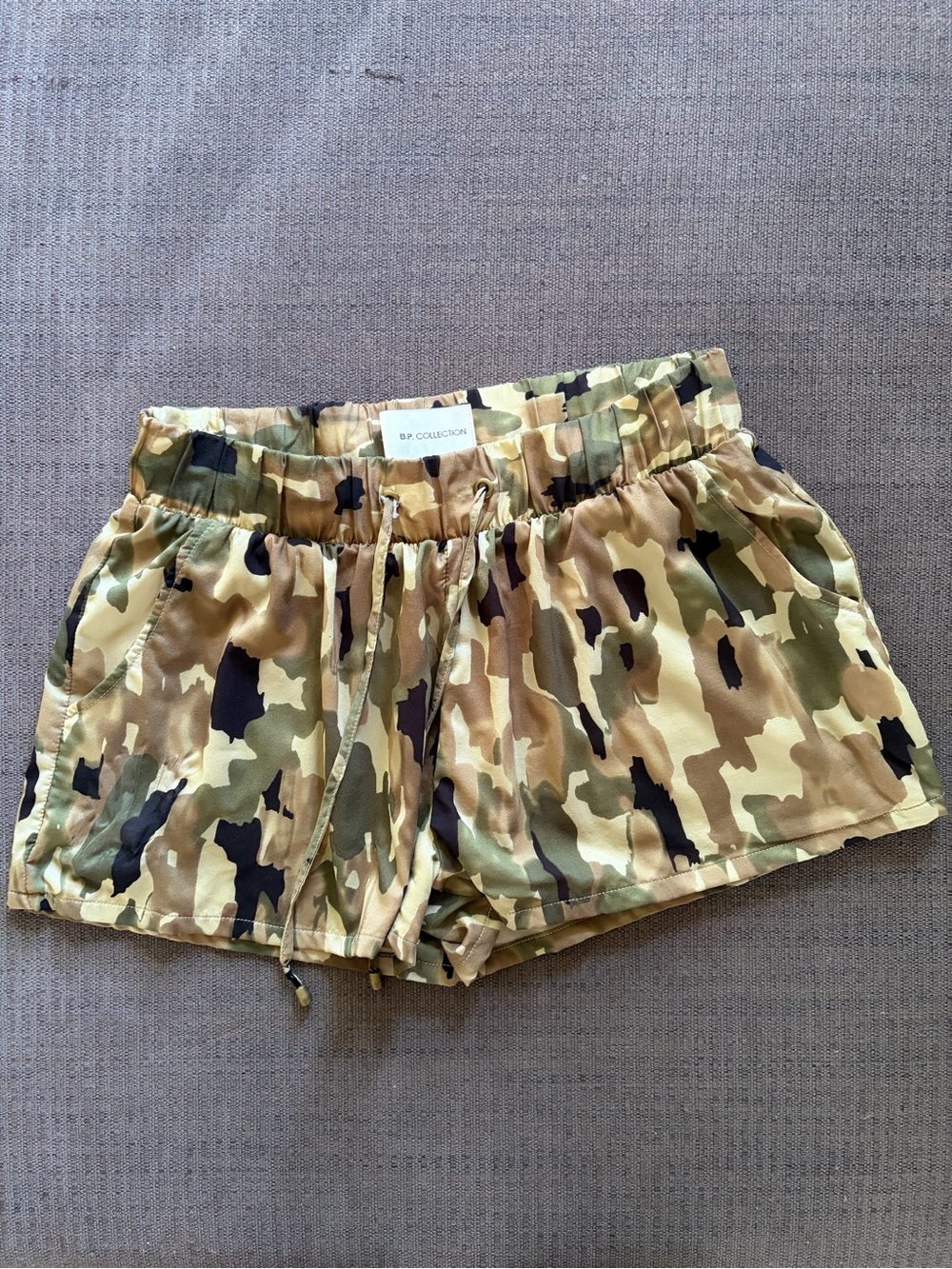 Women's Camo Drawstring Athletic Shorts - Olive/Tan